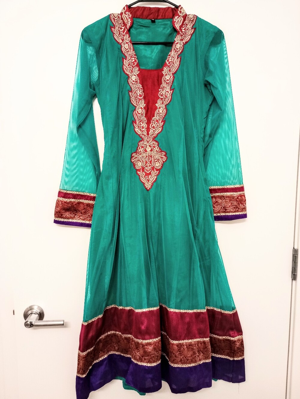 Indian 3 Piece Ladies Dress/ Pants Green Net With Maroon &Gold, Long Sleeve, M